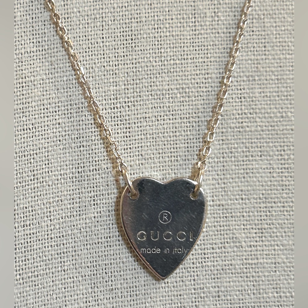 SOLD❤️ GUCCI Trademark Heart Silver Logo Necklace w/ Box & Dust Bag - Picture 5 of 16